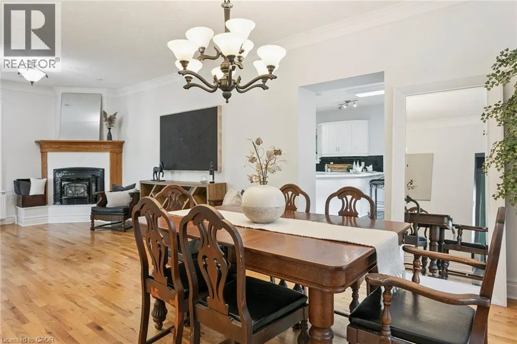 132 QUEEN Street W