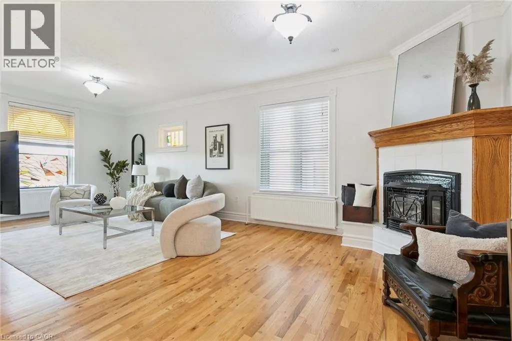 132 QUEEN Street W