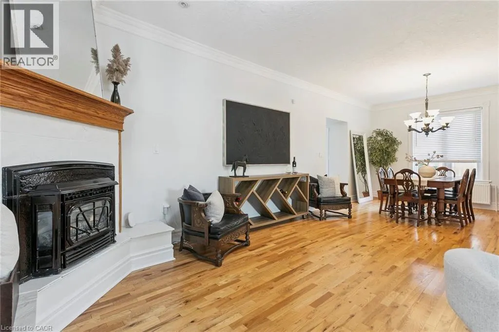 132 QUEEN Street W