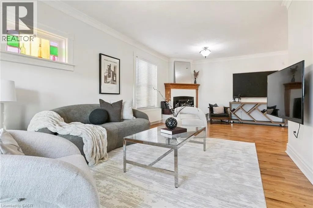 132 QUEEN Street W