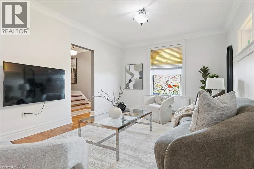 132 QUEEN Street W