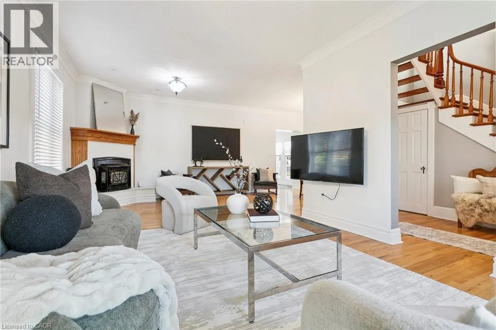 132 QUEEN Street W