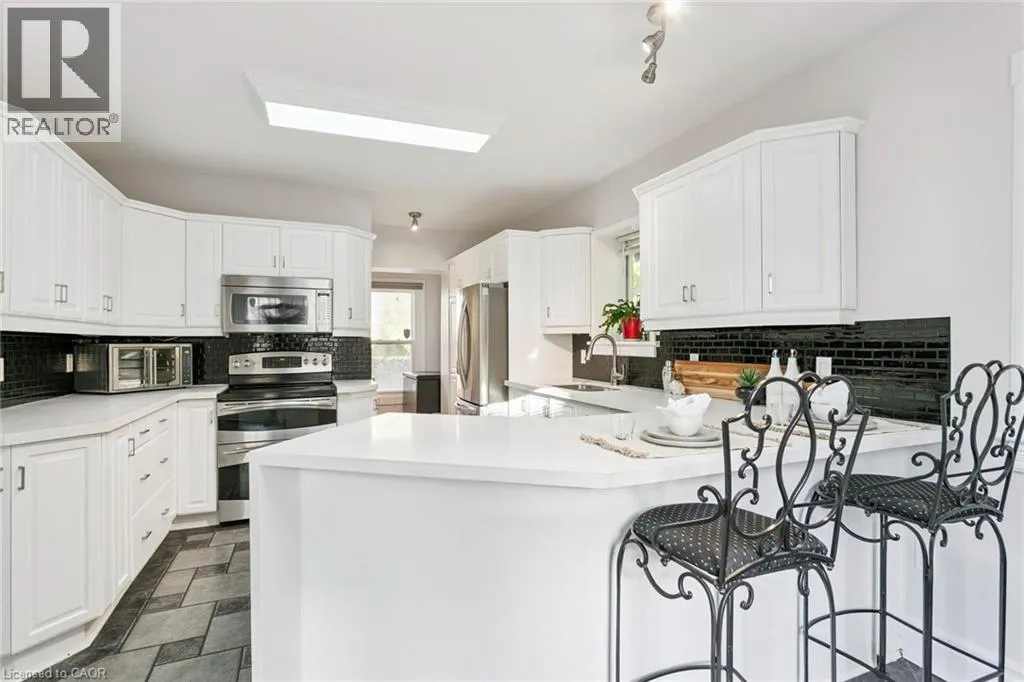 132 QUEEN Street W