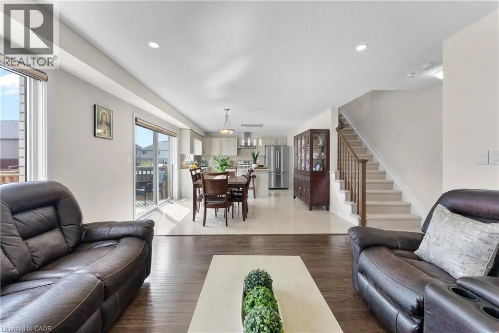 10 RILEY Avenue