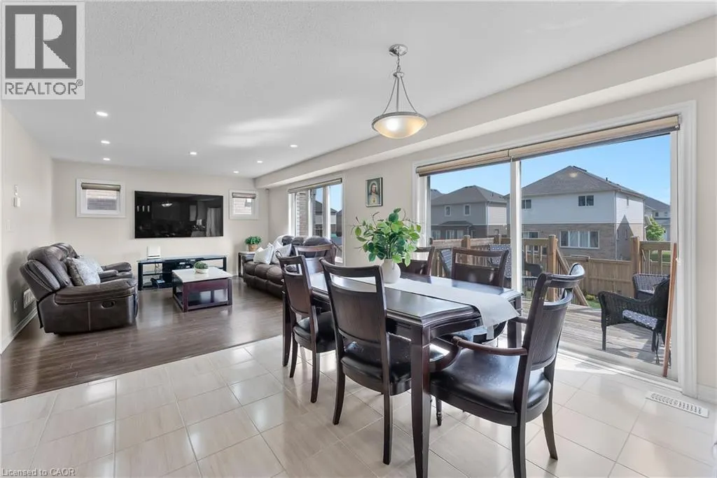 10 RILEY Avenue
