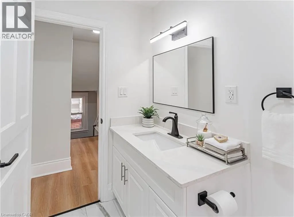 15 BARNESDALE Avenue N Unit# 1, #1