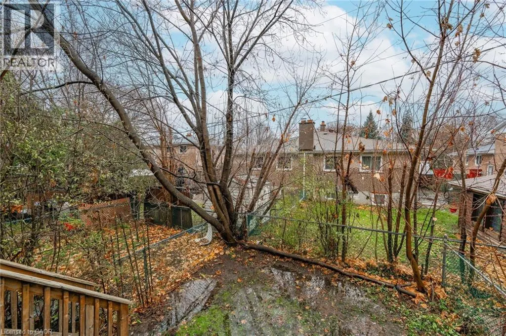5479 SCHUELLER Crescent