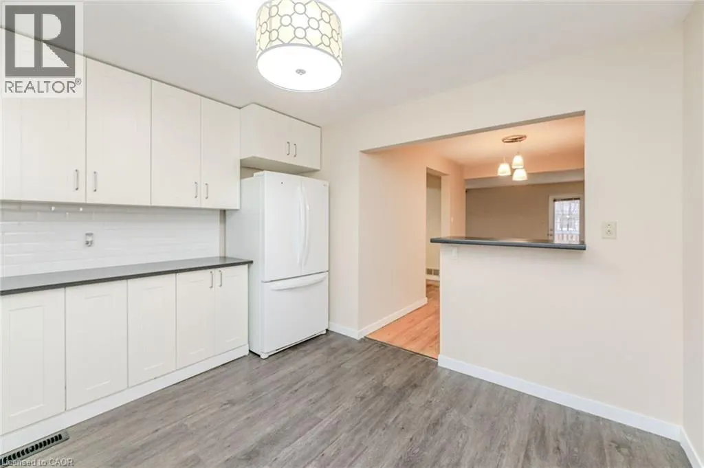 5479 SCHUELLER Crescent