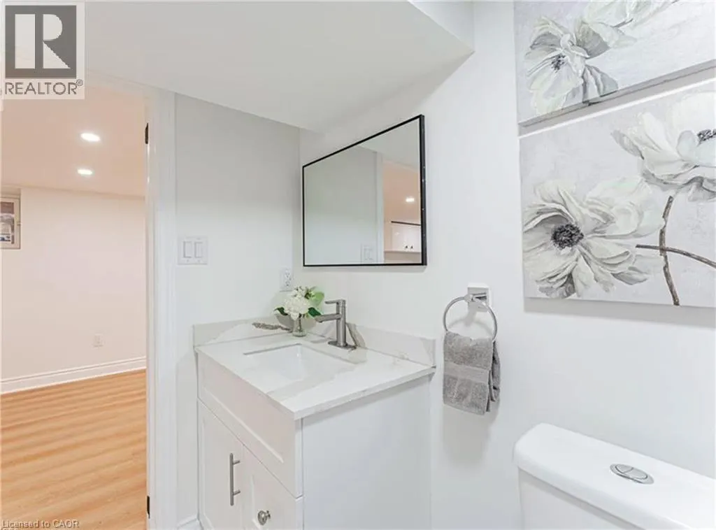15 BARNSDALE Avenue N Unit# 2, #2
