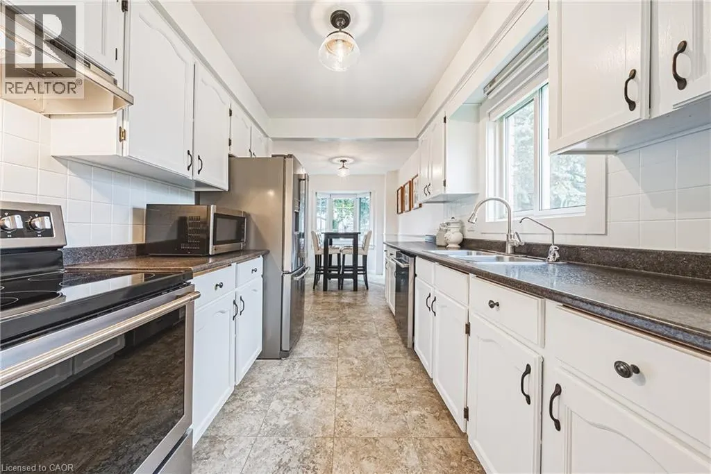 35 COWAN Boulevard