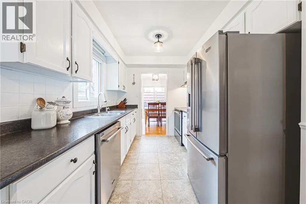35 COWAN Boulevard