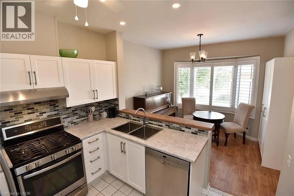 157 SILVERBIRCH Boulevard
