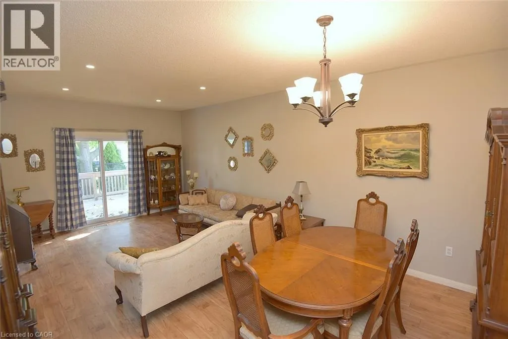 157 SILVERBIRCH Boulevard