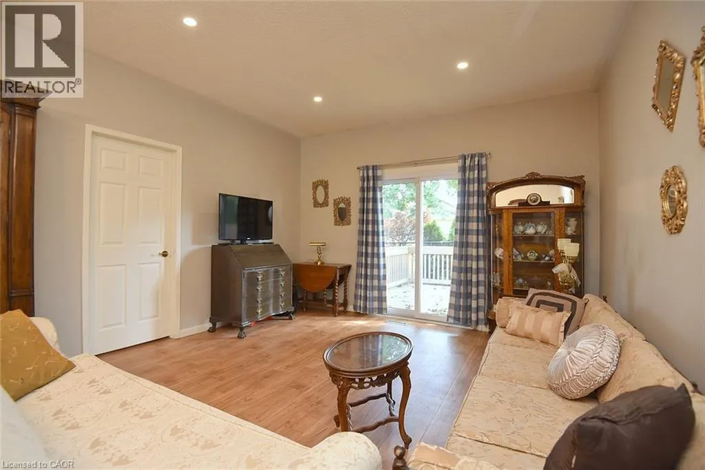 157 SILVERBIRCH Boulevard
