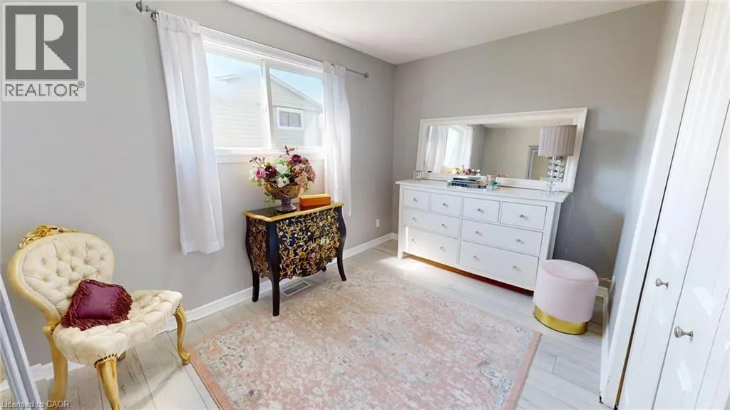 5 BEECHWOOD Avenue