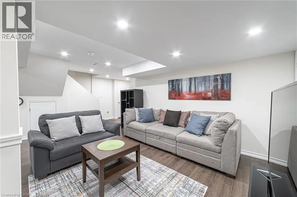 120 SUNDIAL Crescent