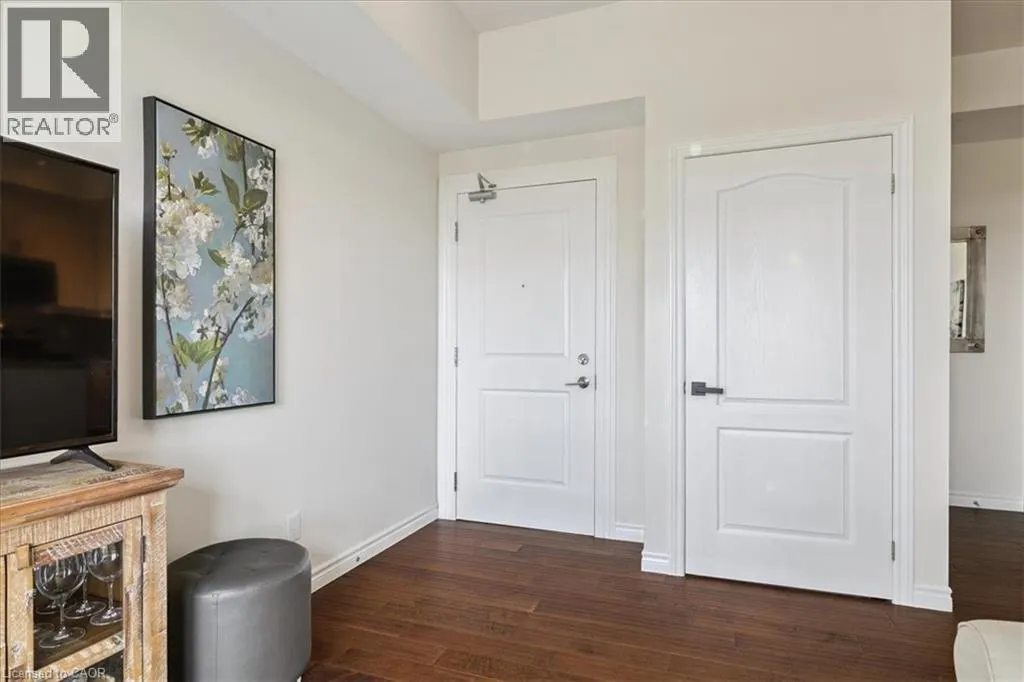 34 PLAINS Road E Unit# 501, #501