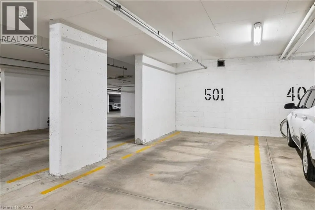 34 PLAINS Road E Unit# 501, #501