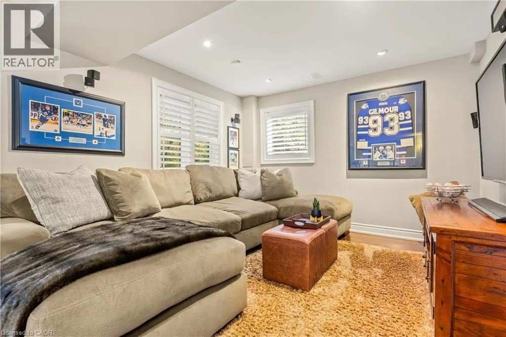 2135 DEVONSHIRE Crescent