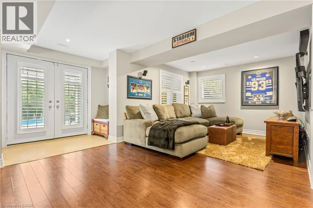 2135 DEVONSHIRE Crescent