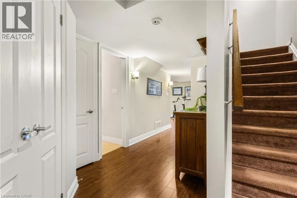 2135 DEVONSHIRE Crescent