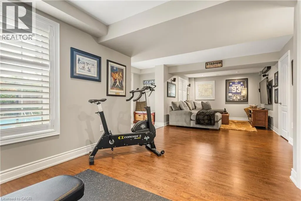 2135 DEVONSHIRE Crescent