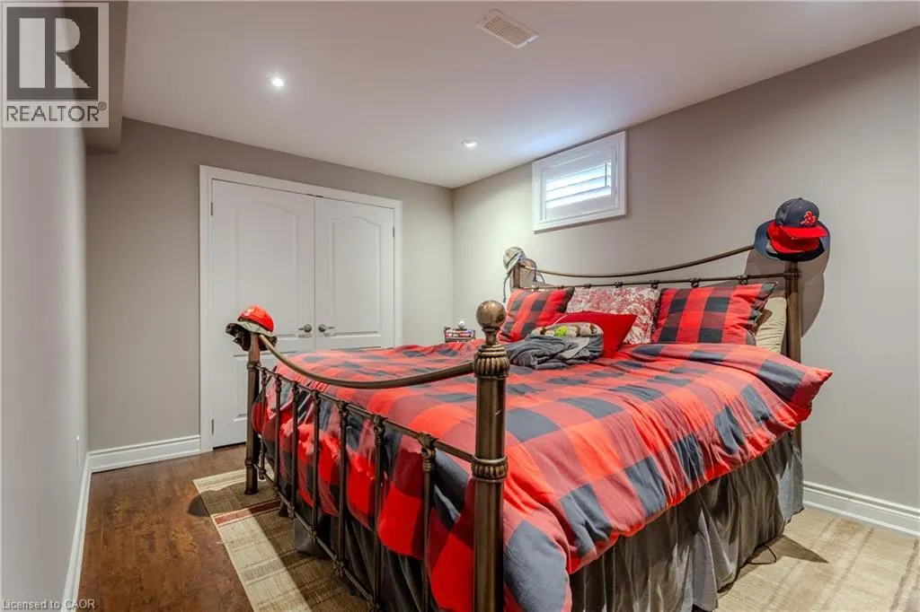 2135 DEVONSHIRE Crescent