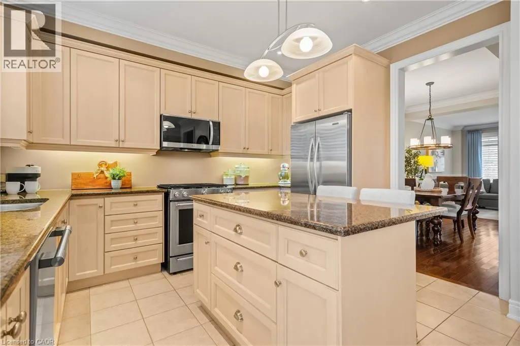 2135 DEVONSHIRE Crescent