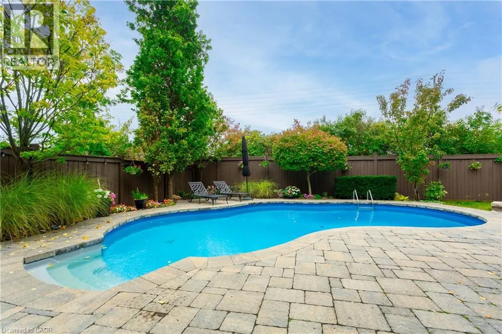 2135 DEVONSHIRE Crescent