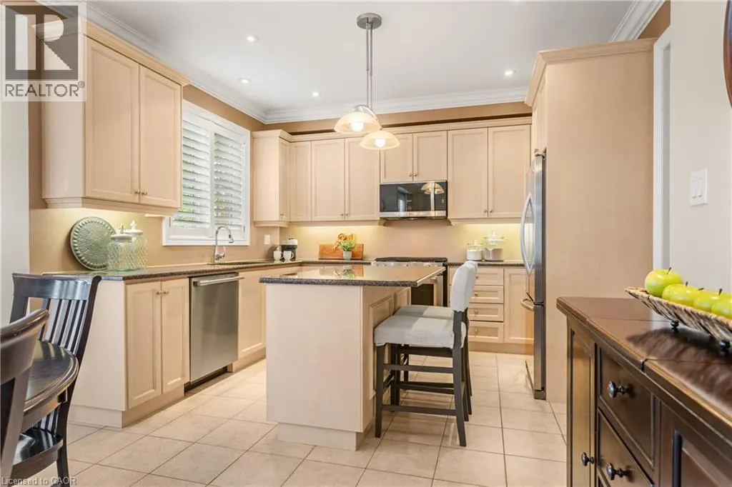 2135 DEVONSHIRE Crescent