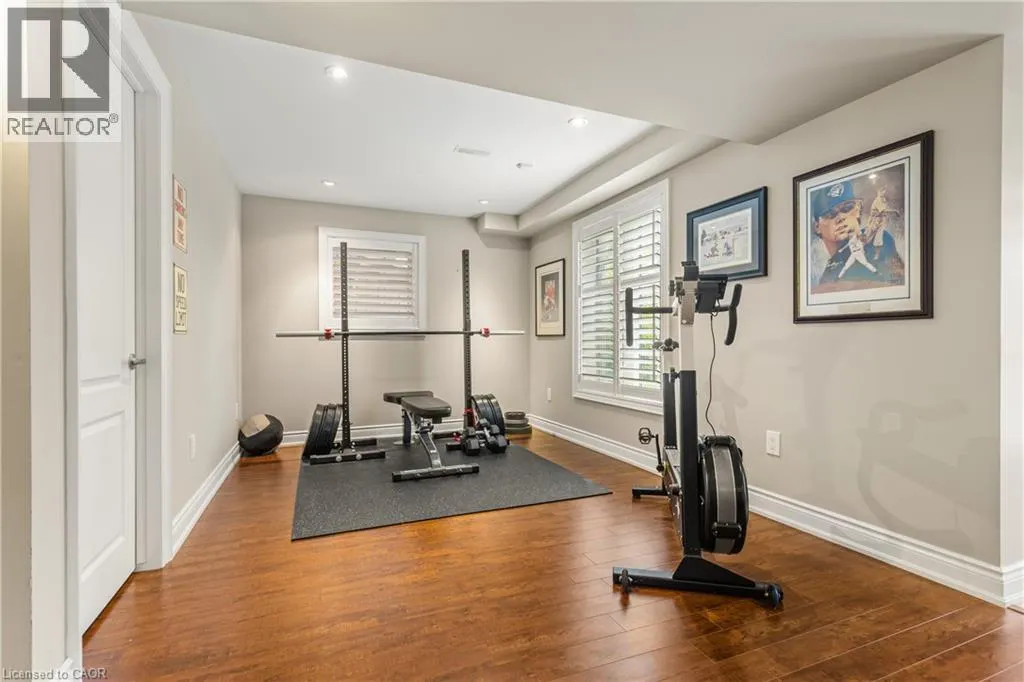 2135 DEVONSHIRE Crescent