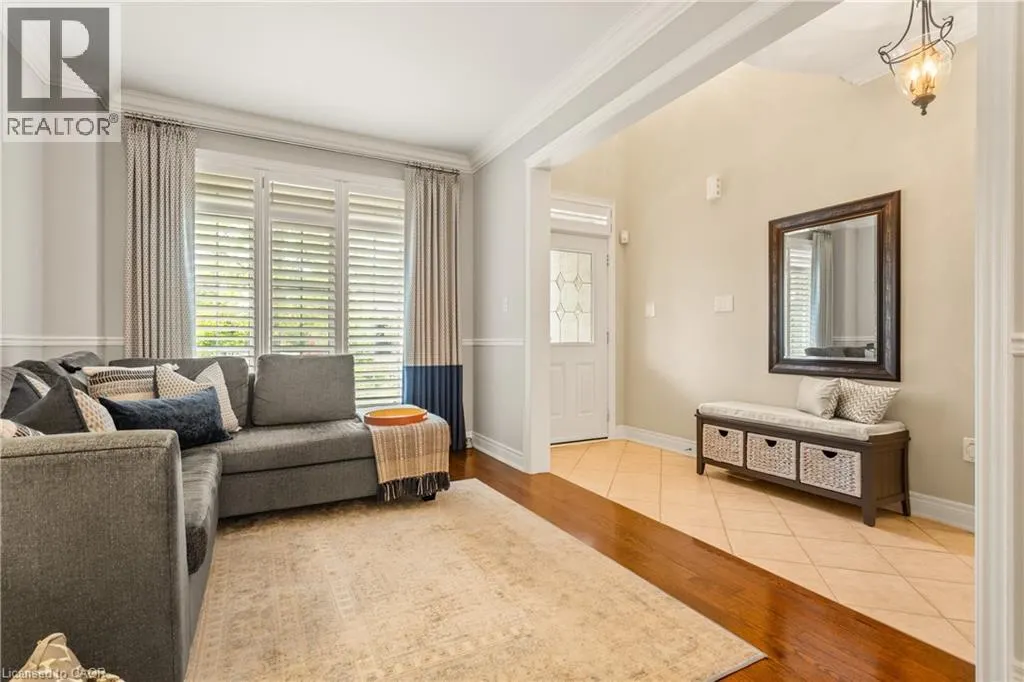 2135 DEVONSHIRE Crescent