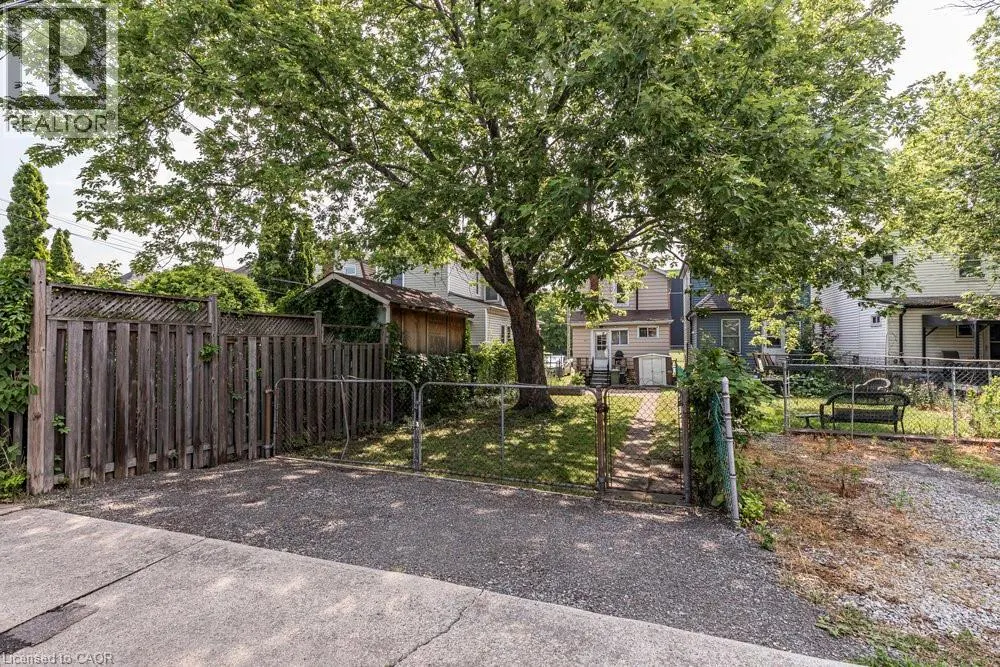 233 GLENDALE Avenue N