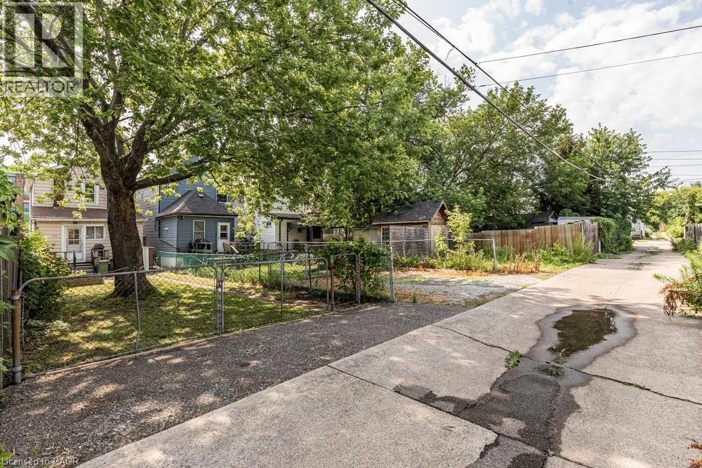 233 GLENDALE Avenue N