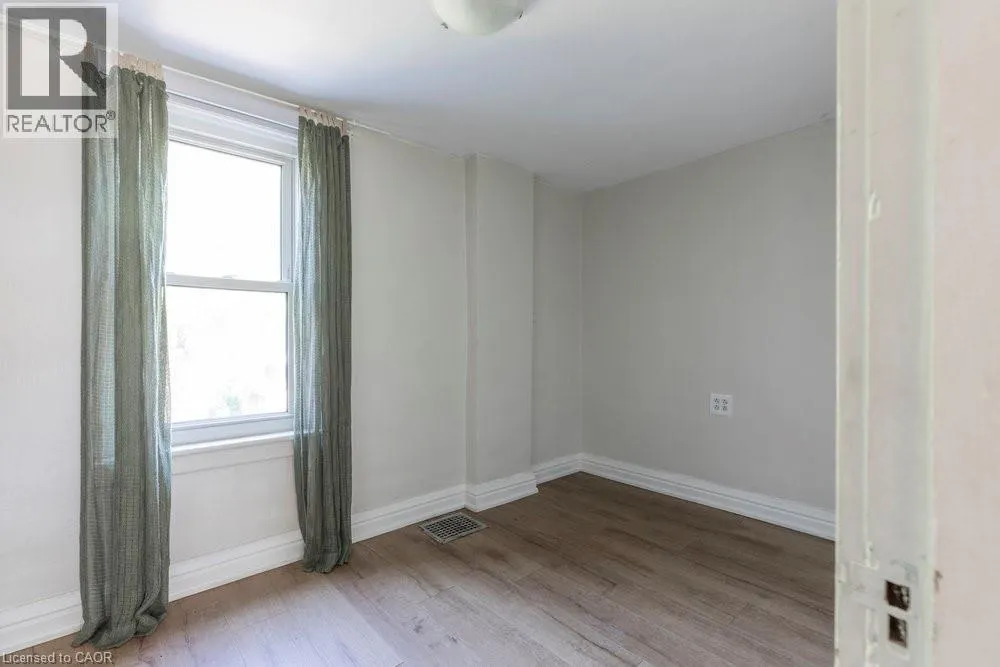 233 GLENDALE Avenue N