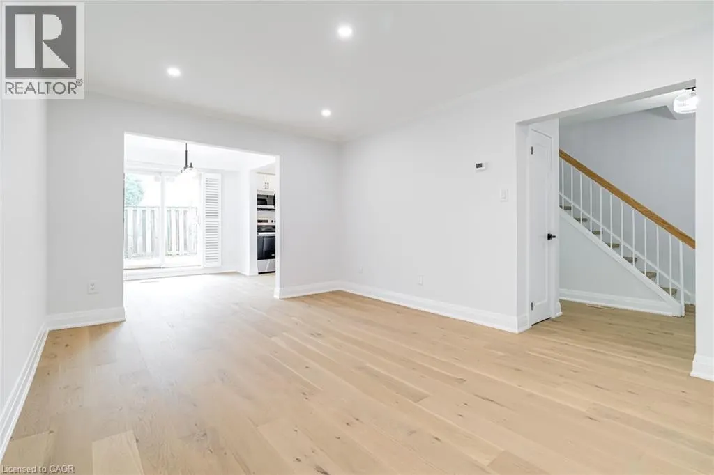 5475 LAKESHORE Road Unit# 4, #4