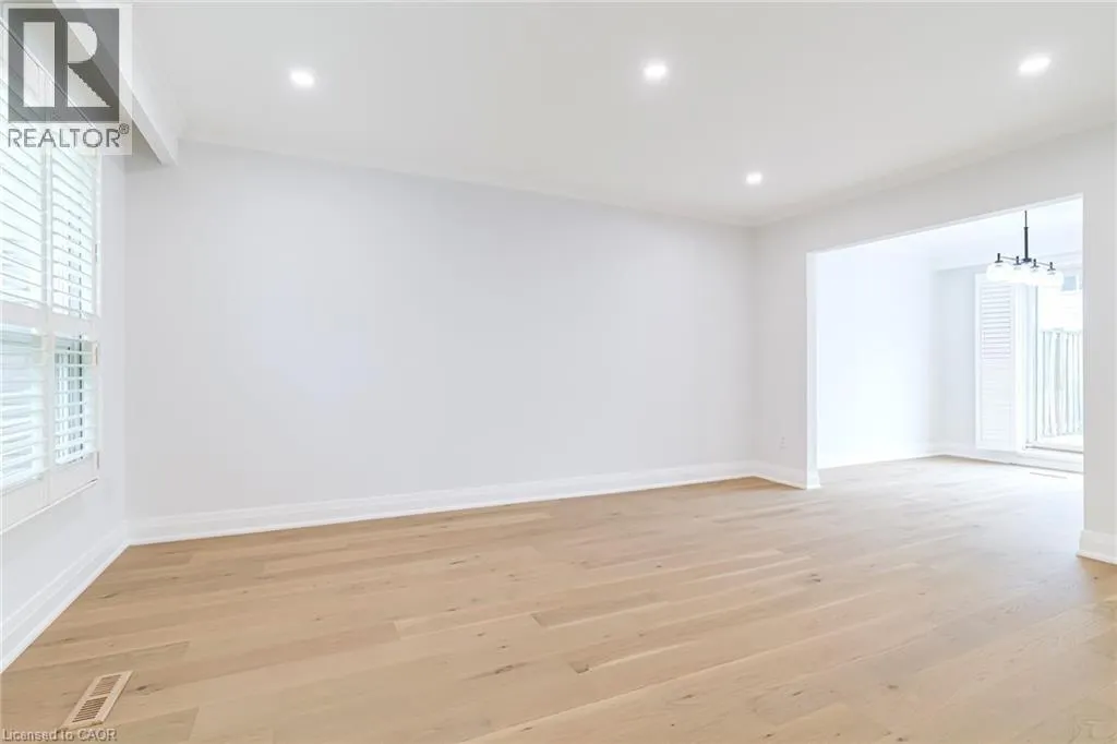 5475 LAKESHORE Road Unit# 4, #4