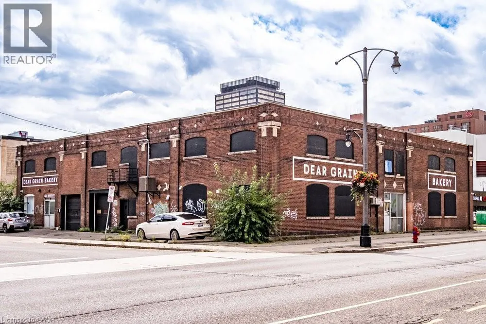 90 BAY Street N