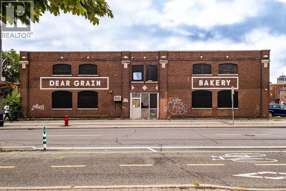 90 BAY Street N