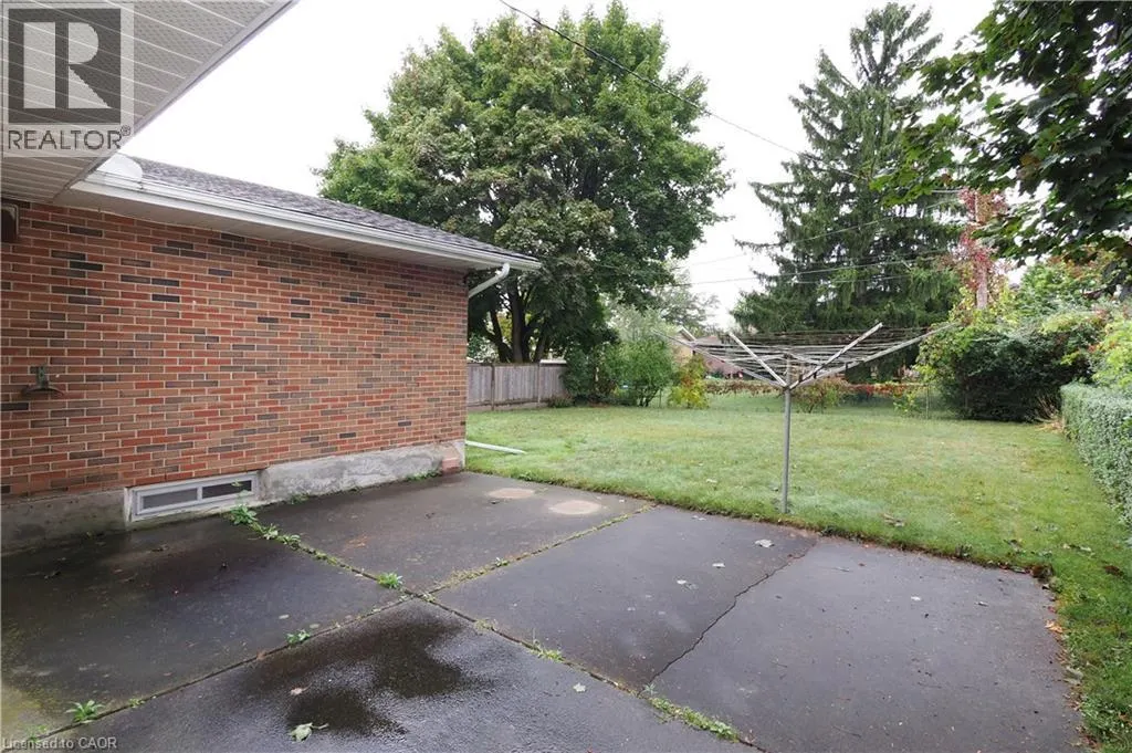 881 DUNBAR Road