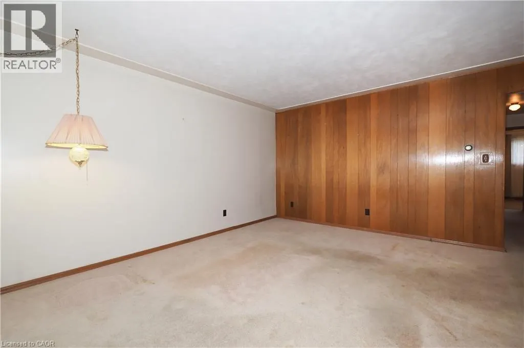 881 DUNBAR Road