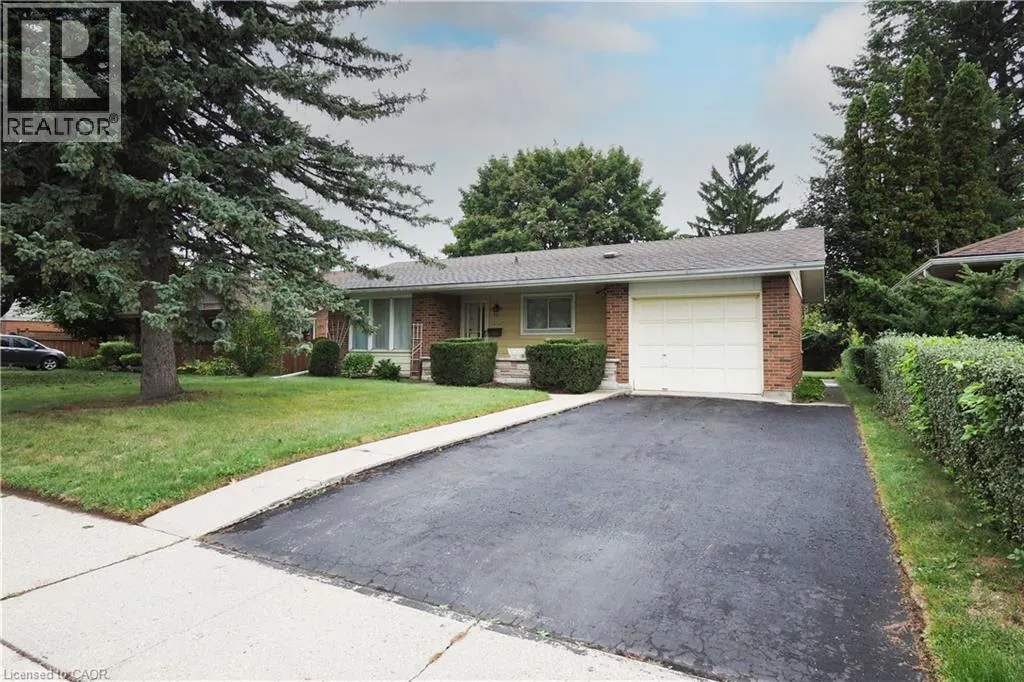 881 DUNBAR Road