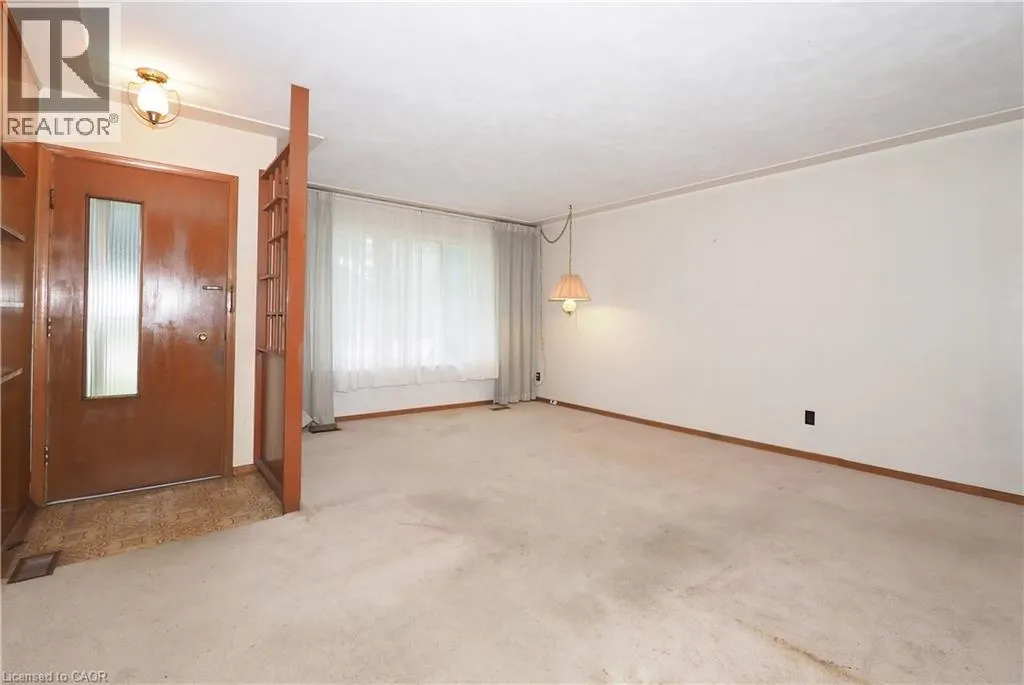 881 DUNBAR Road