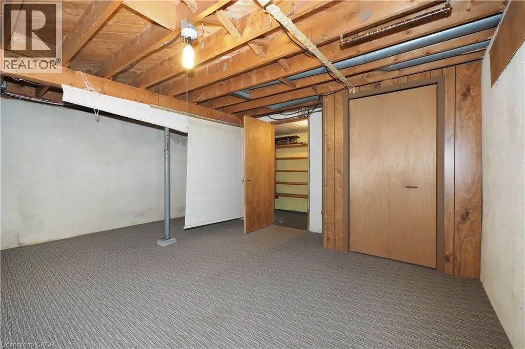 881 DUNBAR Road