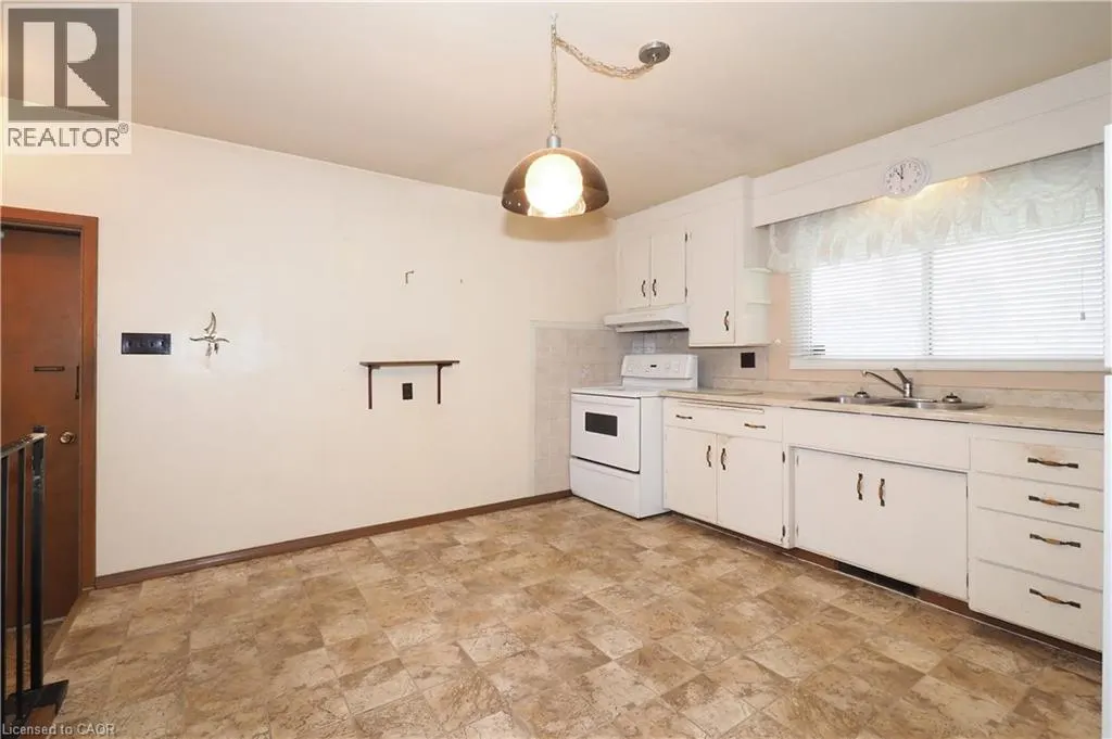 881 DUNBAR Road