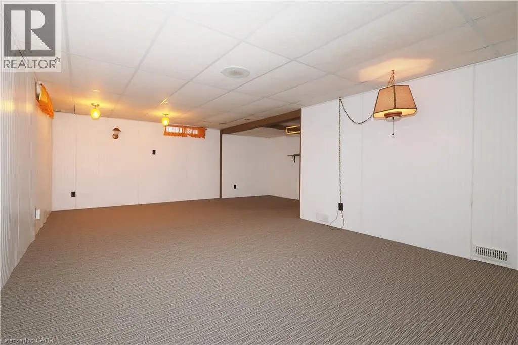 881 DUNBAR Road