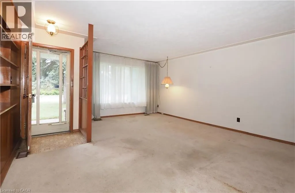 881 DUNBAR Road