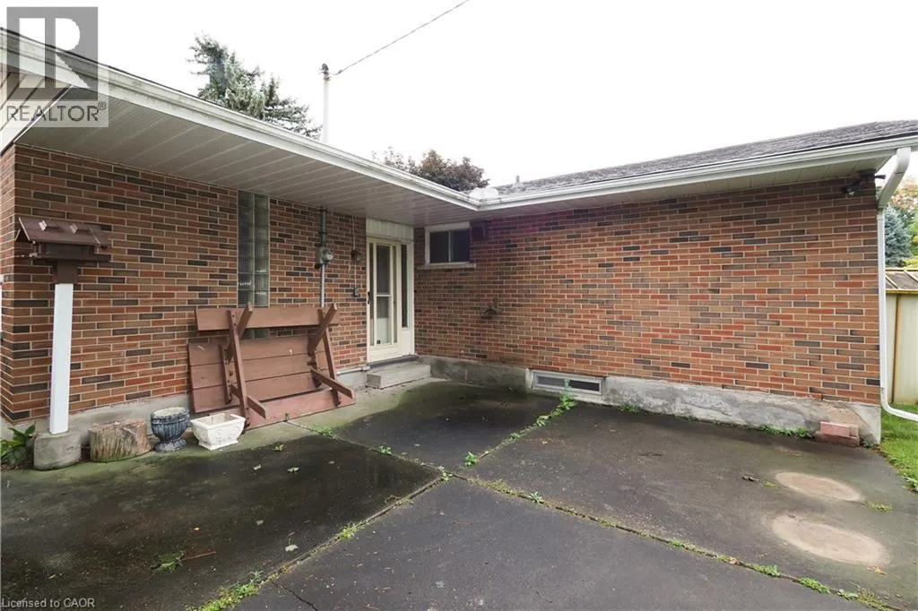 881 DUNBAR Road