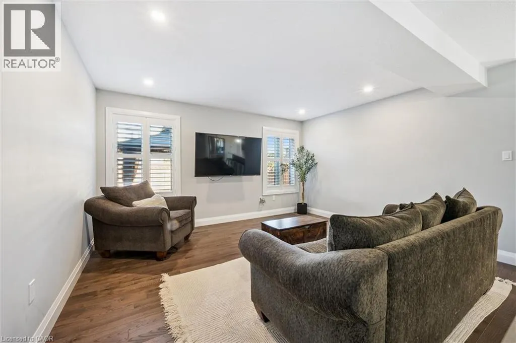 44 HALLS Drive