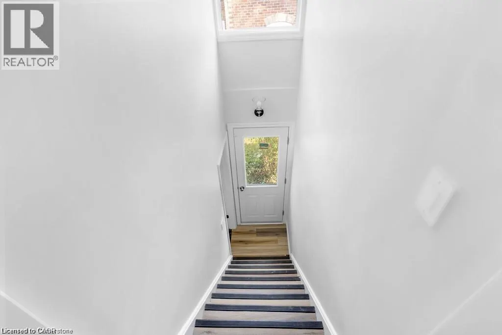 89 TALBOT Street S